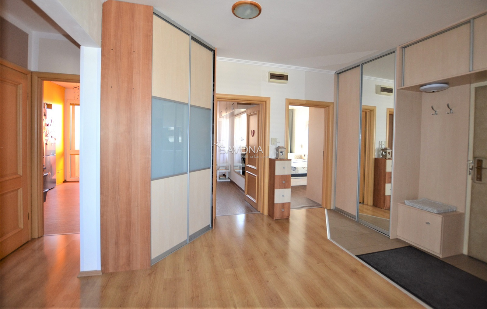 PREDANÝ - 4 izbový byt s balkónom, 86 m2, po rekonštrukcii s časťou zariadenia, ul. Slovenská, Spišská Nová Ves