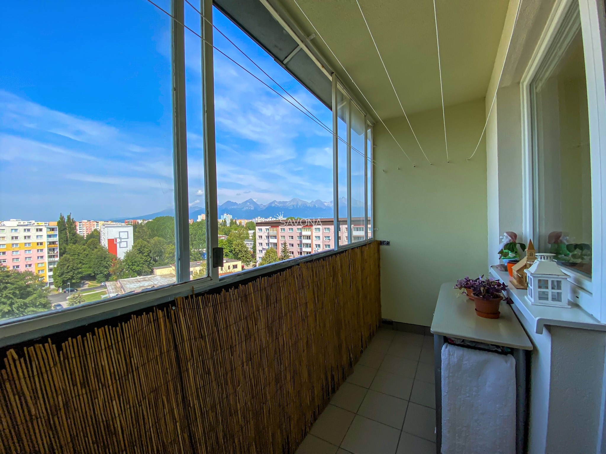 PREDANÝ / 3 izbový byt s výhľadom na TATRY, s balkónom, po rekonštrukcii, ul. L. Svobodu, POPRAD