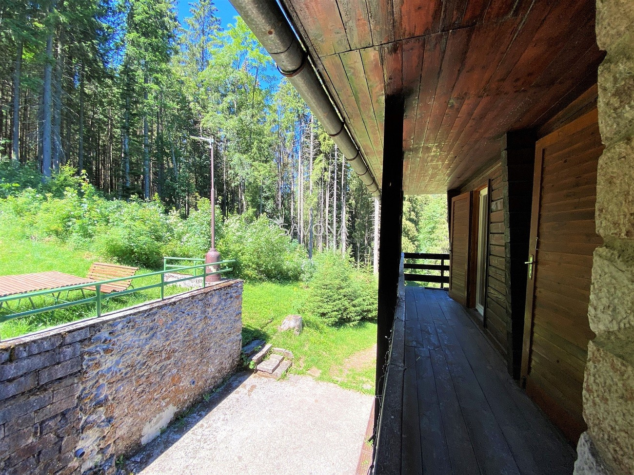 NA PREDAJ / CHATA – 7 izbová so štýlovým interiérom, na pozemku pri lese, Stratená časť Dobšinská Ľadová Jaskyňa